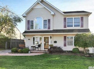 901 Grand Blvd, Westbury, NY 11590