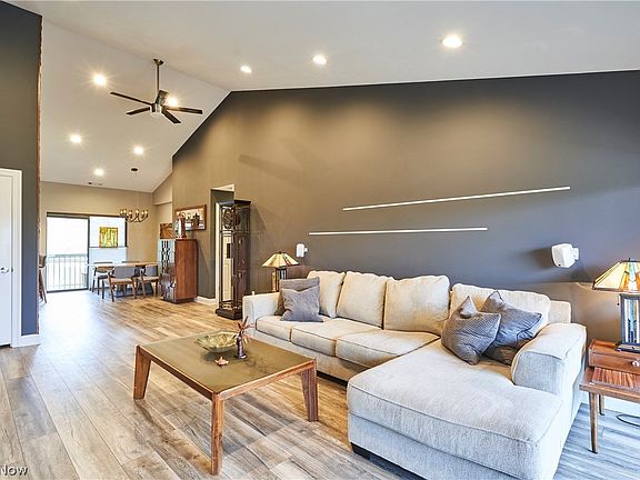 3rd image of 3800 Rosemont Blvd APT 113C