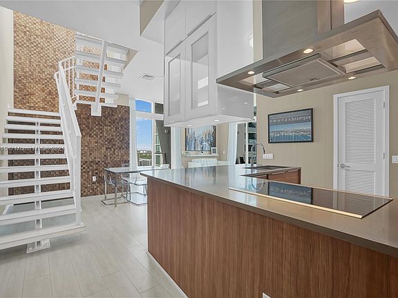 5th image of 601 NE 27th St #Penthouse 1901