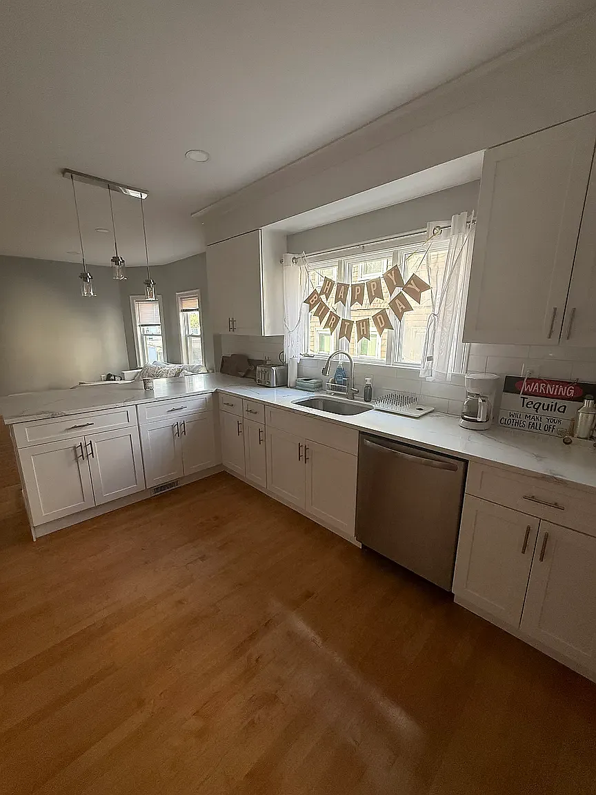 6 bed, 9999 sqft, $9,000 — Photo 1