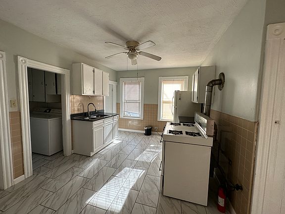 4th image of 86 Plantation St #2