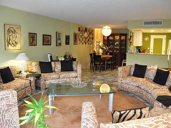 5th image of 800 NE 195th St APT 103