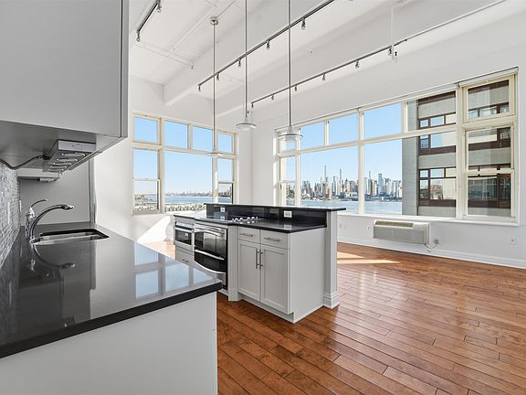 2nd image of 1500 Washington St APT 10Q