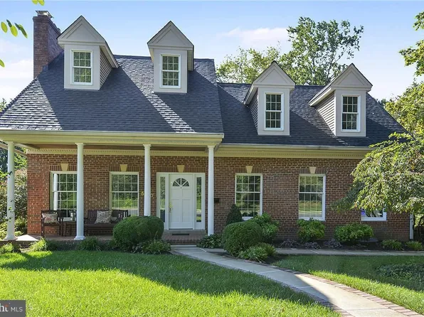 5330 36th St N, Arlington, VA 22207