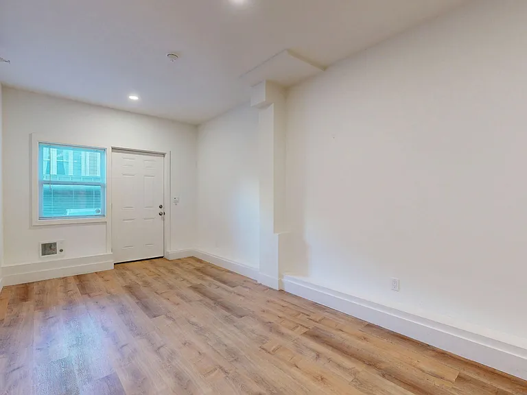 2847 Folsom St #8 — Photo 3