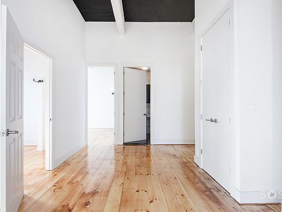 5th image of 350 Manhattan Ave #605