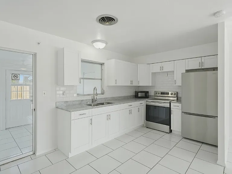438 Granada Blvd #A — Photo 8