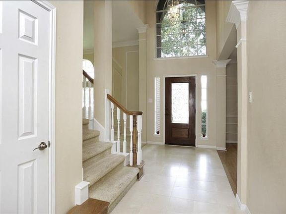 2nd image of 1331 Crescent Parkway Ct