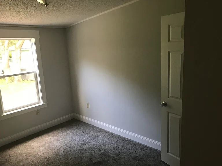 200 Susans Dr — Photo 4