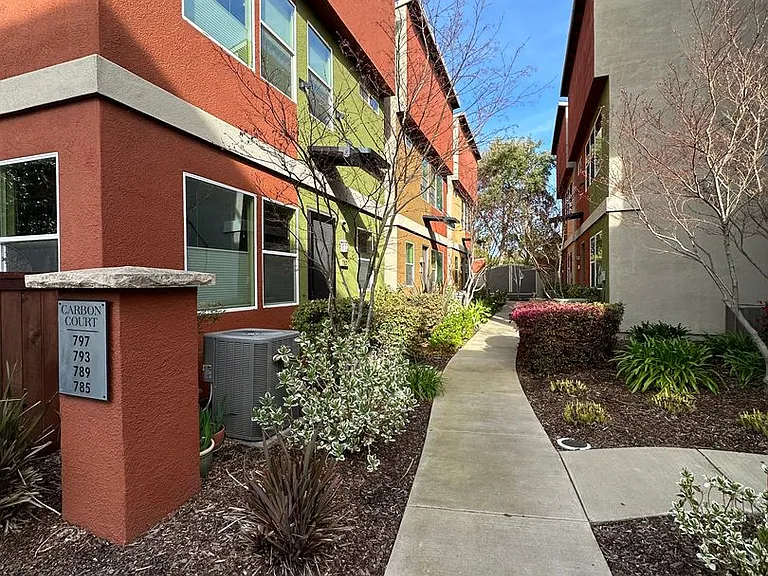 789 Carbon Ct — Photo 1