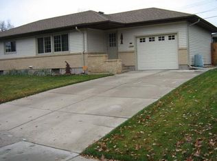 813 Midway Dr, Bismarck, ND 58501