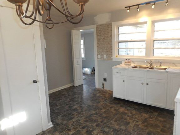 5th image of 204 Bartlett Dr