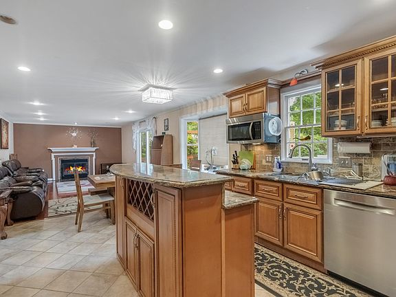 4th image of 203 Follin Ln SE