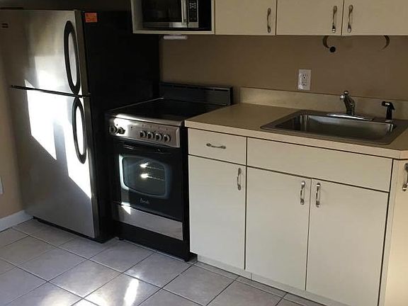 3rd image of 134 Marilynn St