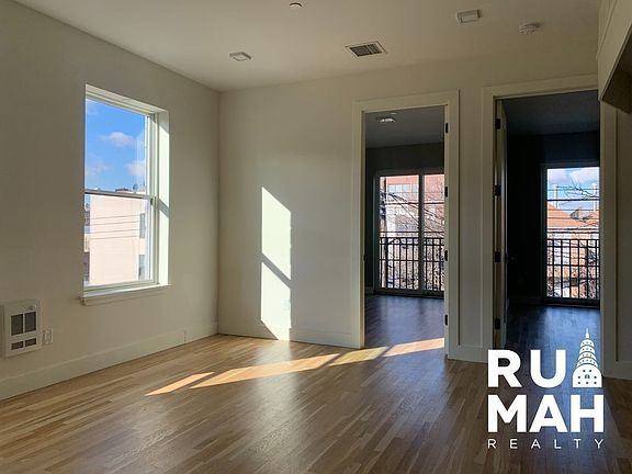 4th image of 1636 De Kalb Ave #2C