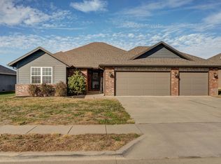 671 E Melton Rd, Ozark, MO 65721