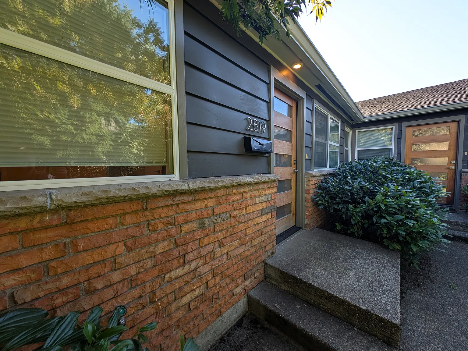 2 bed, 750 sqft, $2,300 — Photo 1