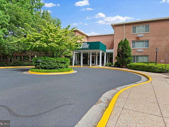 2nd image of 10570 Main St APT 523