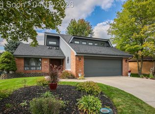 3151 Loon Lake Shores Rd, Waterford, MI