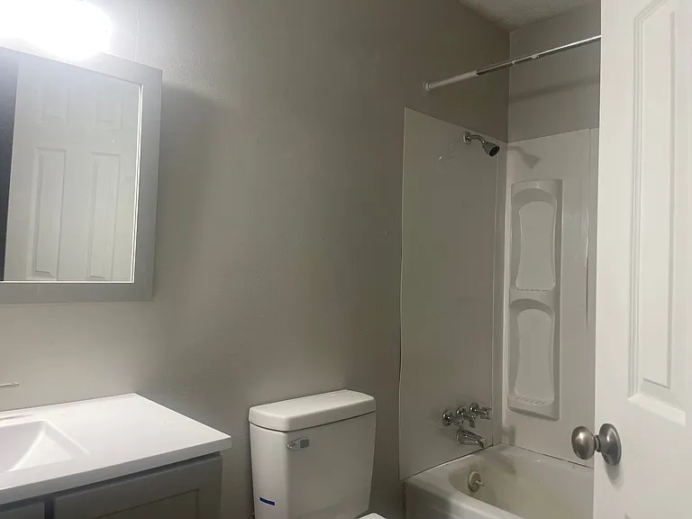 152 E Vienna St — Photo 4