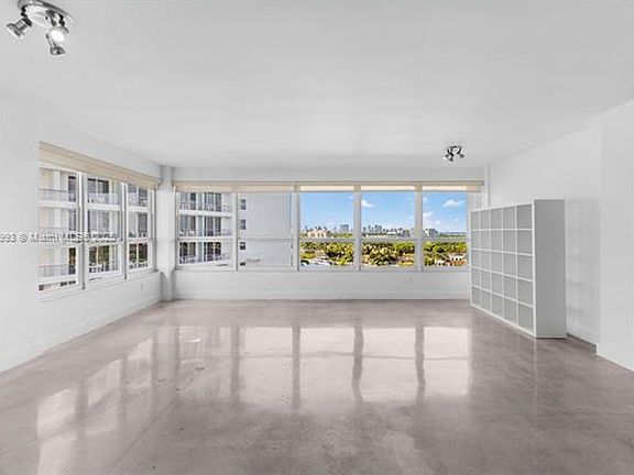 5th image of 4925 Collins Ave #Cu-8f