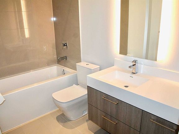 4th image of 1 Yorkville Ave #1103