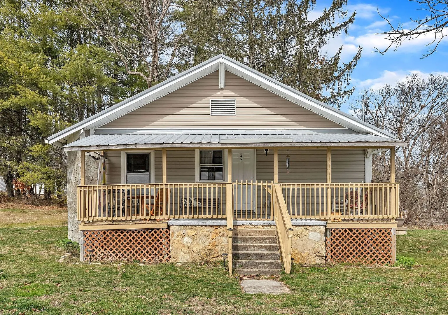 Charming Cottage in Hendersonville NC — Photo 1