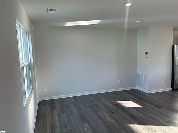 3rd image of 104 Copper Creek Cir