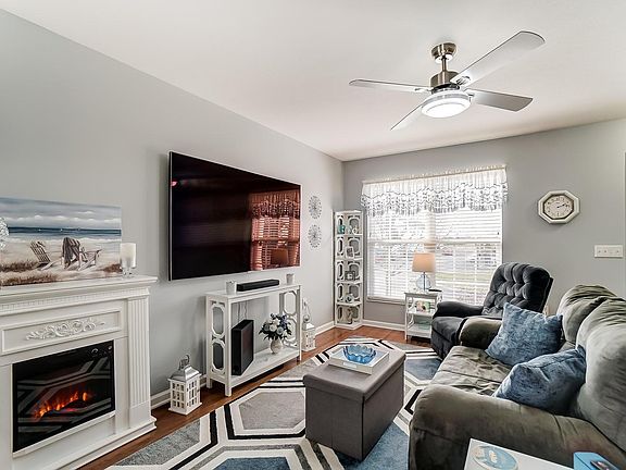 3rd image of 5176 Twin Falls Dr #12-517