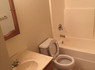 3741 N 56th St APT 2, Lincoln, NE 68504