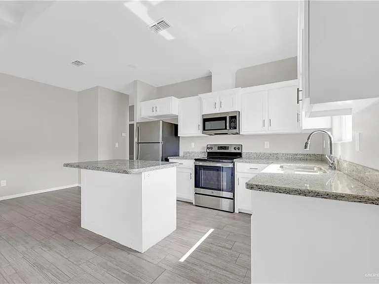 5006 S Dahlia St #4 — Photo 3