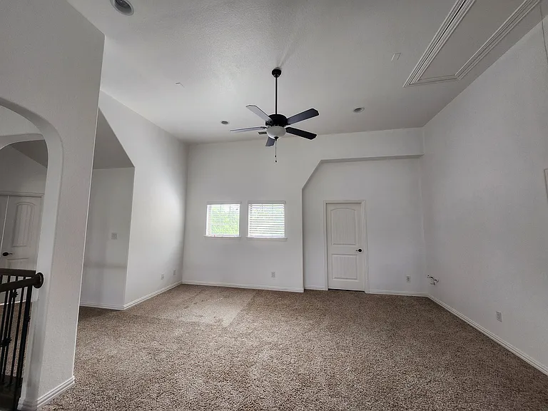 10647 Kingsford Ln — Photo 13
