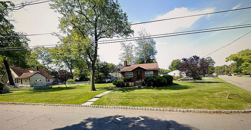 1st image of 336 Lake Shore Dr