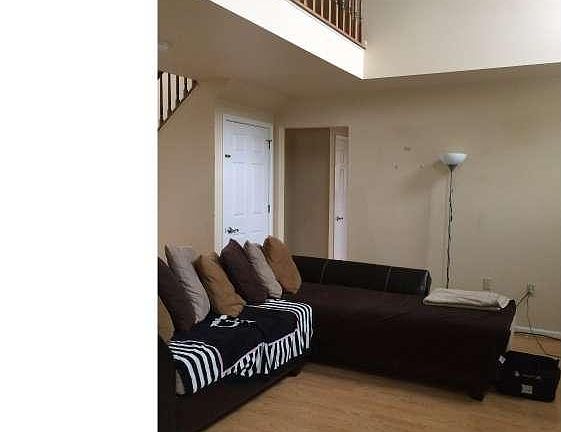 5th image of 9 Oakwood Blvd