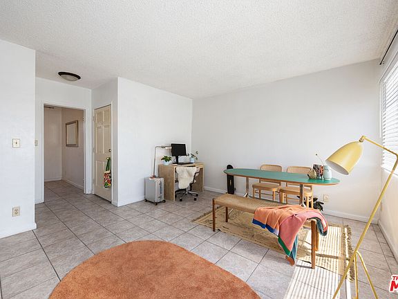3rd image of 6133 Whitsett Ave APT 23