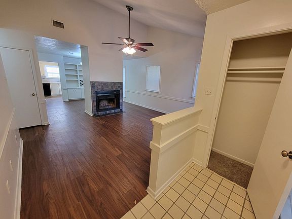 4th image of 2500 Cross Timbers Dr