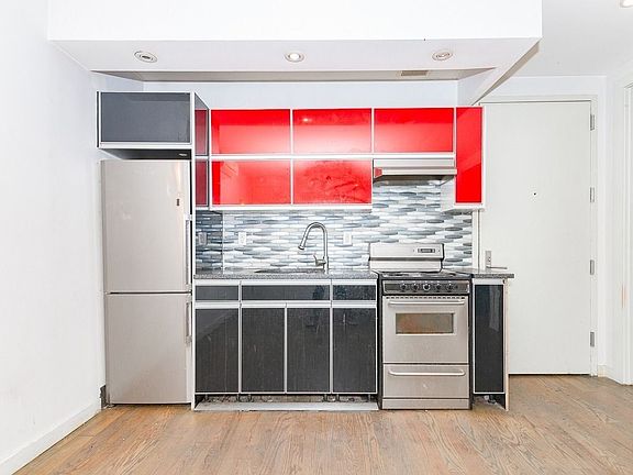 2nd image of 274 Jefferson St #2L