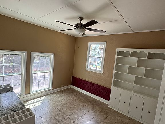 4th image of 2313 Riverhill Dr