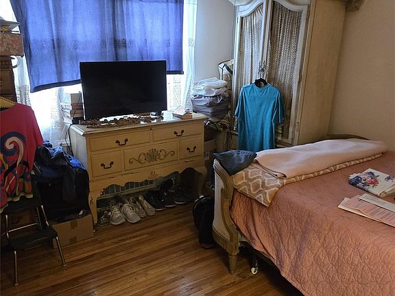 5th image of 2544 Bayswater Avenue