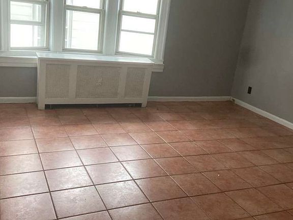 3rd image of 20 E 34th St Floor 2