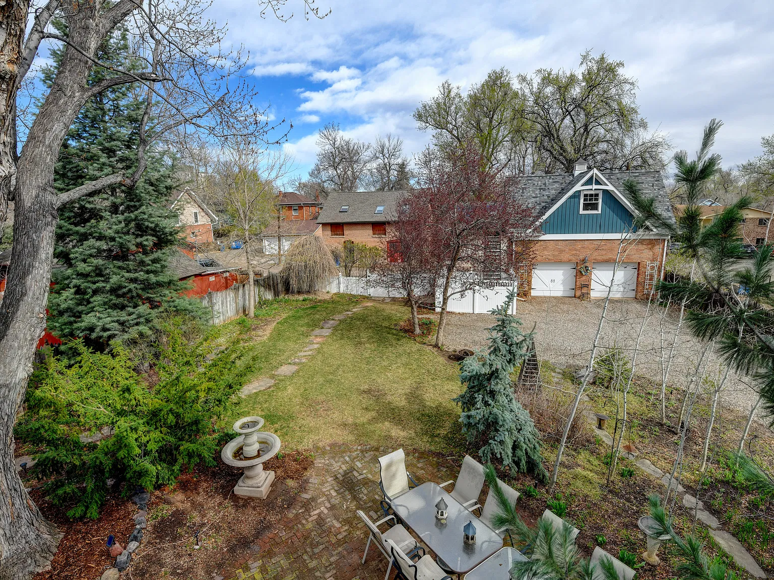 320 E Mulberry St — Photo 3