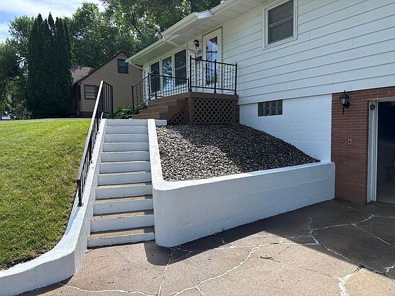 3rd image of 120 E Douglas Ave