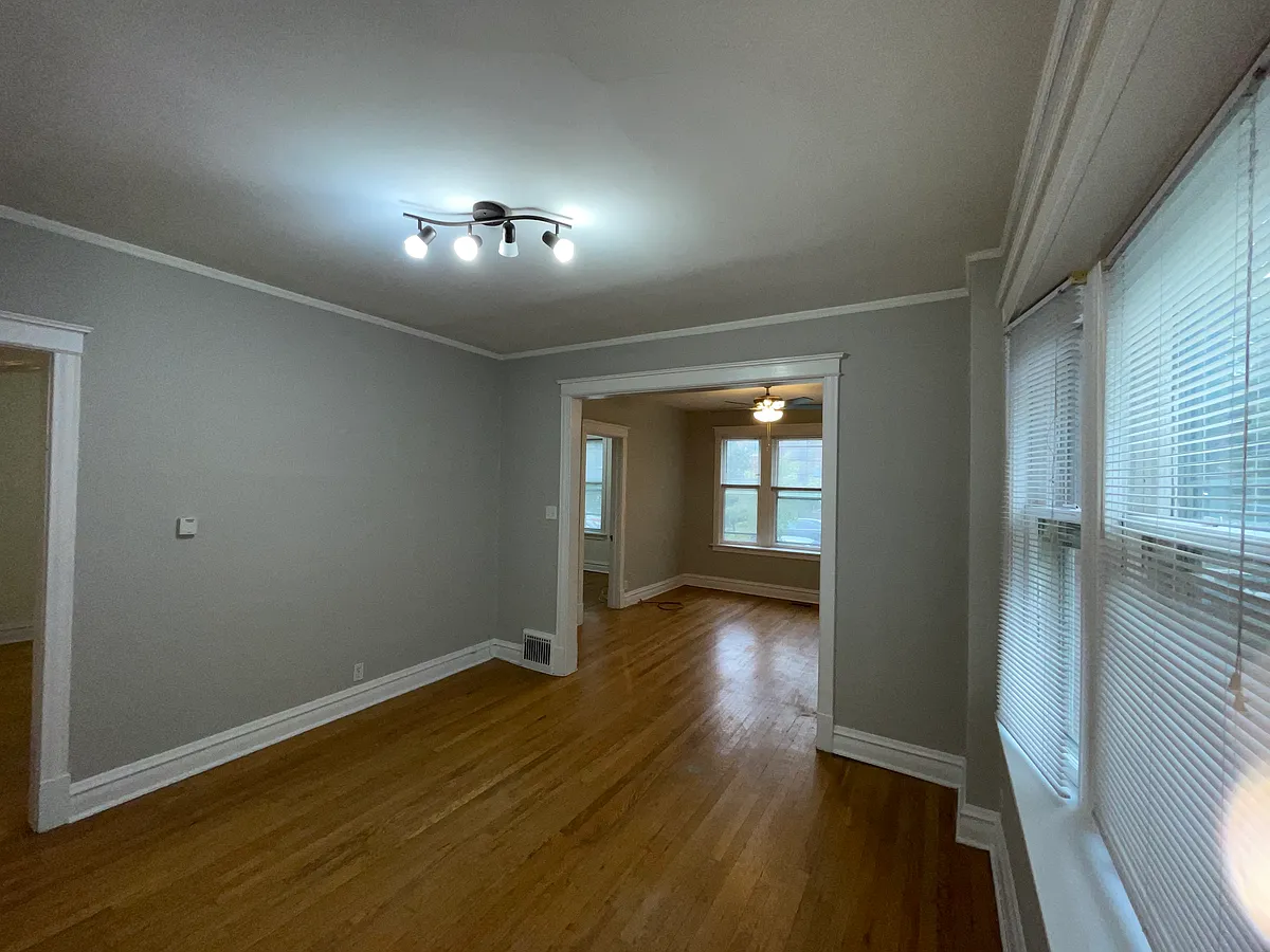 Building Photo - 1719 W Farragut Ave #2
