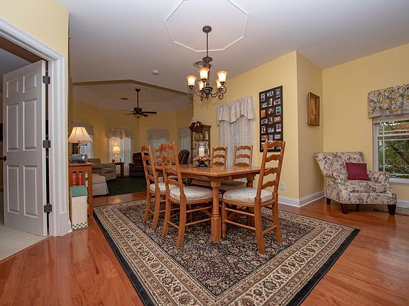 3rd image of 80 Maple Ave APT G