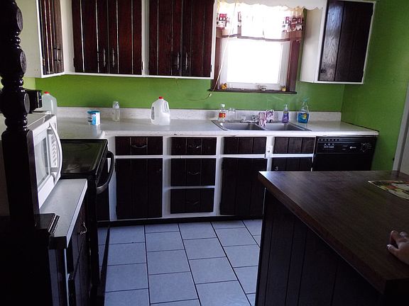 4th image of 218 Franklin Ave