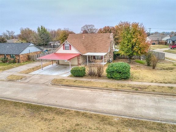 2nd image of 1204 Whispering Oaks Blvd