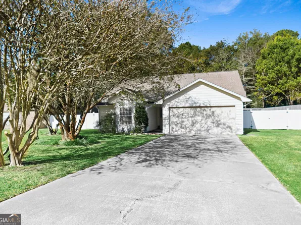 102 Lake Wellington Dr, Kingsland, GA 31548