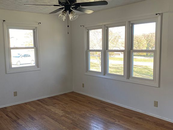 3rd image of 4205 Englewood Blvd
