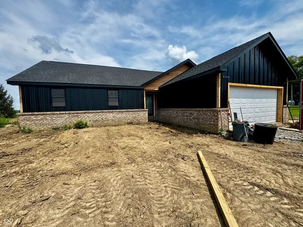 322 E 900 S, Ladoga, IN 47954