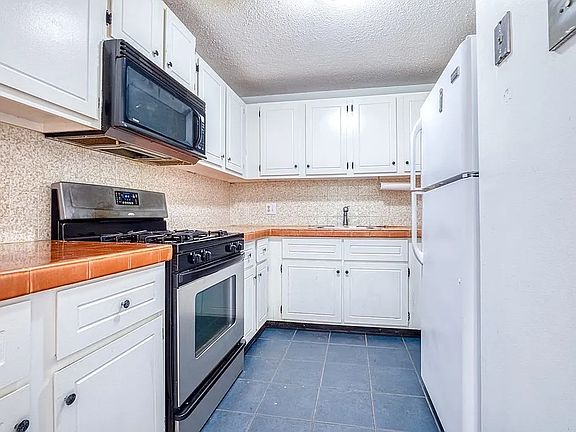 5th image of 309 Pawtucket Blvd Unit 28